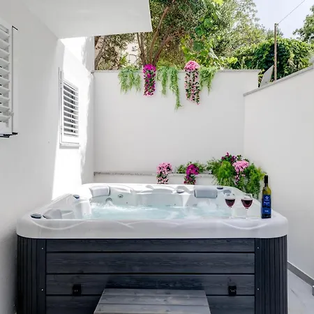 Luxury On The Lägenhet Trogir